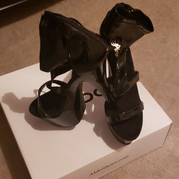 Platform never been worn before - Picture 3 of 3